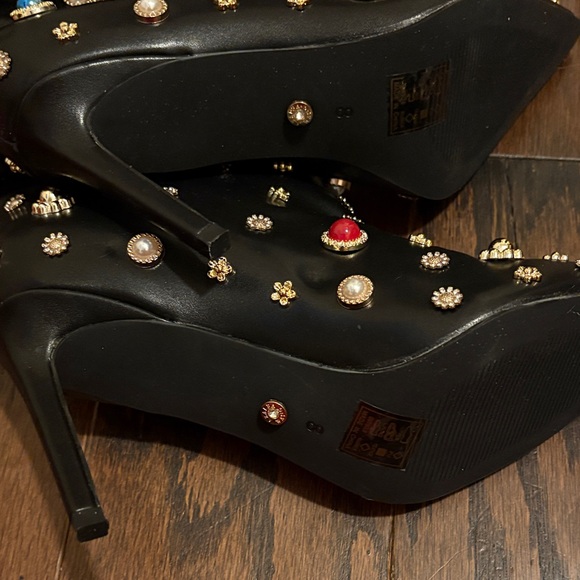 Embellished Black Women's Shoes - Picture 5 of 7